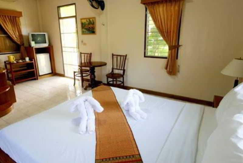 Naiharn Garden Villa Пхукет Экстерьер фото