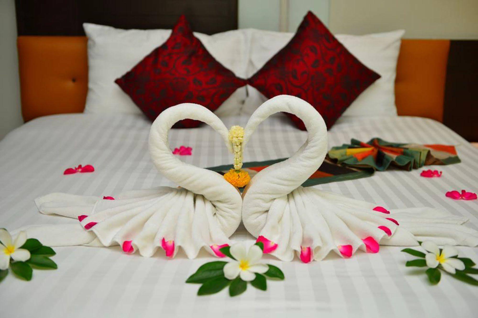 Naiharn Garden Villa Пхукет Экстерьер фото